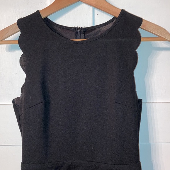 Black Romper Scalloped Edge Sleeveless Shorts Jumpsuit Semi Formal Size Small - Picture 3 of 8